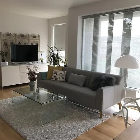 Canal Apartment *