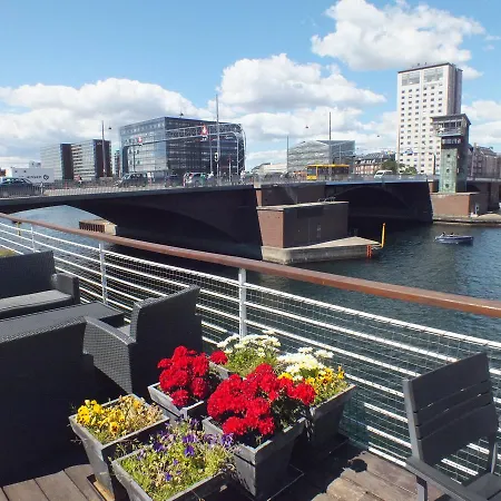 Cph Living Båthotell 3*
