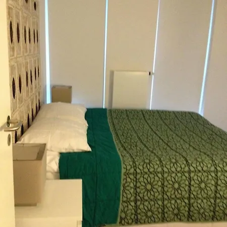 Canal Apartment *