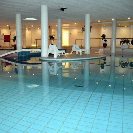 Western Park Globetrotter Airport Hotel