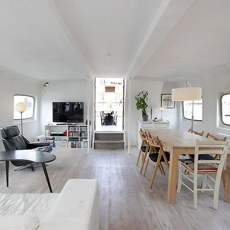 Houseboat Bådhotel 3*