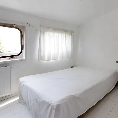 Houseboat Bådhotel 3*