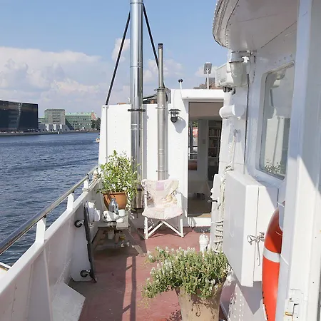 Houseboat 3* København