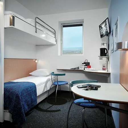 Metro Hotel 2*