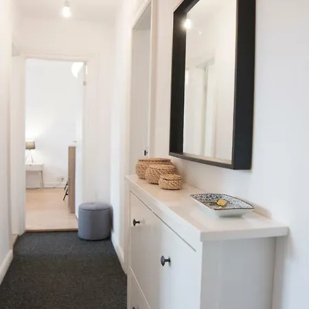 Centrally Located 4 Lejlighed