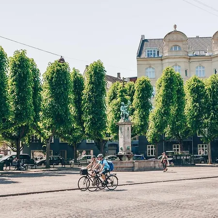 Apartment Bright 2-bedroom In Sophisticated Frederiksberg