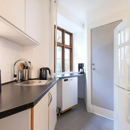 Sanders Park - One-bedroom Near A Huge Park Apartmán *
