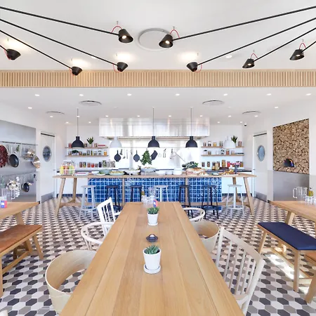 Zoku Apartahotel