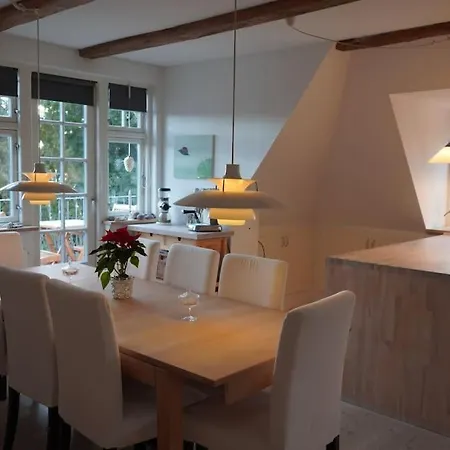 Apartman With Sea View *