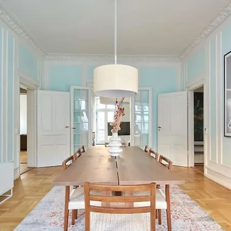 Appartamento Moderen And Sleek 3br With Bath By The Lakes And Metro *