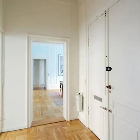 Appartamento Moderen And Sleek 3br With Bath By The Lakes And Metro Copenaghen