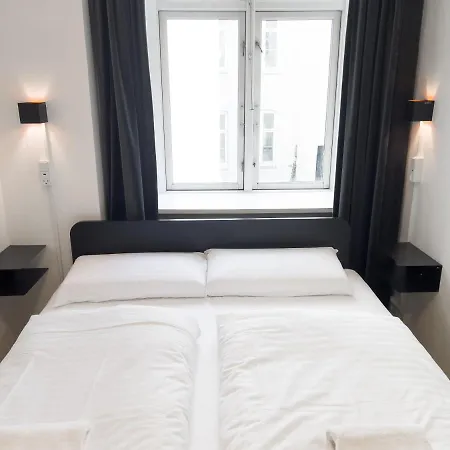 Where To Sleep מלון