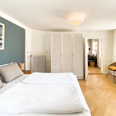 Appartement Large With 4 Bedrooms In *