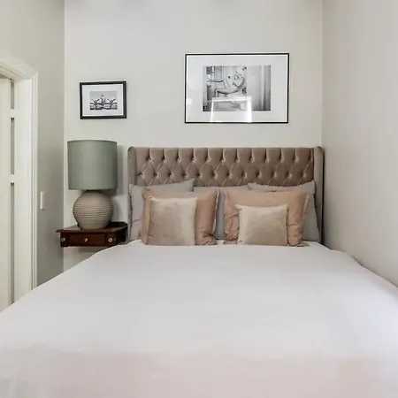 Connected Luxury In Historical Townhouse Appartamento