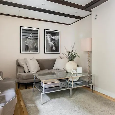 Connected Luxury In Historical Townhouse Appartamento *