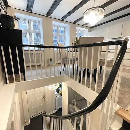 Connected Luxury In Historical Townhouse Appartamento