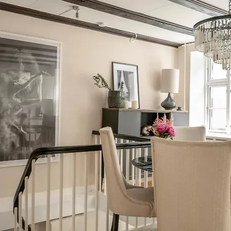 Connected Luxury In Historical Townhouse Appartamento