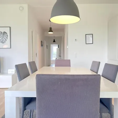 Spacious 3 Bedroom With Balcony At Richard Mortensens Vej