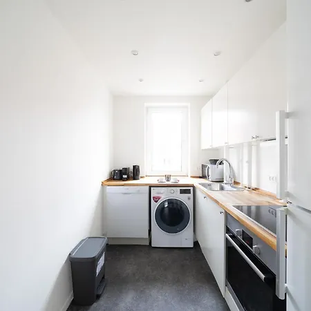 Apartamento Refurbished 2-bed Close To Metro And Airport *