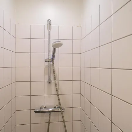 Apartamento Refurbished 2-bed Close To Metro And Airport