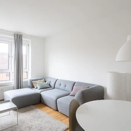 Apartamento Refurbished 2-bed Close To Metro And Airport *