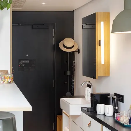 Apartahotel Zoku 4*