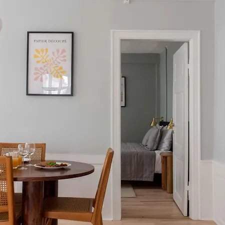 Spacious Tivoli Gardens W 3 Bedrooms