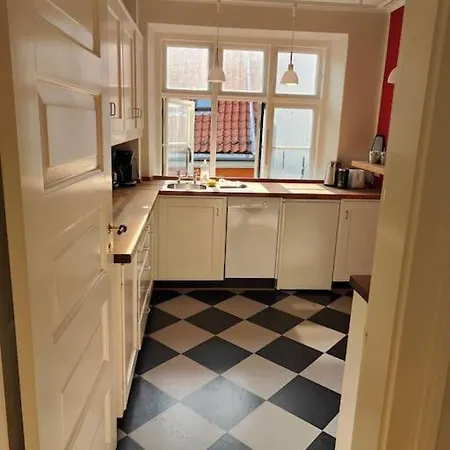 Glarmester I Apartament