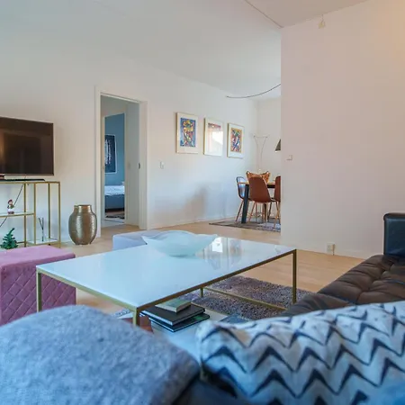 Apartamento Spacious & Comfortable Near Tivoli & Metro Copenhaga