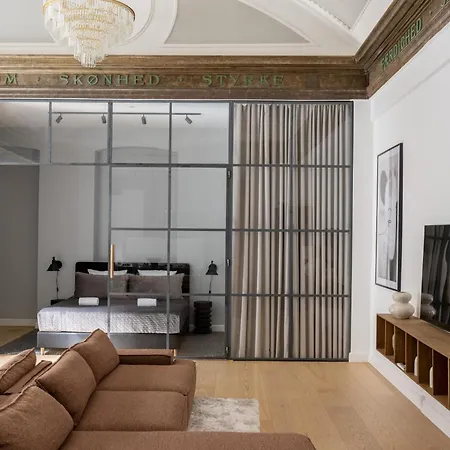 Unique 3 Bedroom In Vibrant Frederiksberg Daire