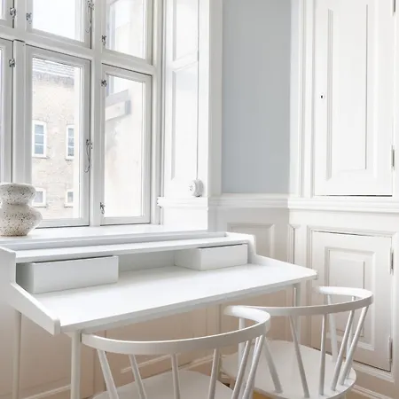 Unique 3 Bedroom In Vibrant Frederiksberg Daire *