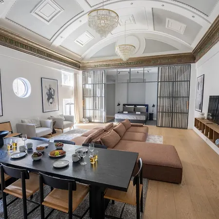 Unique 3 Bedroom In Vibrant Frederiksberg Daire *