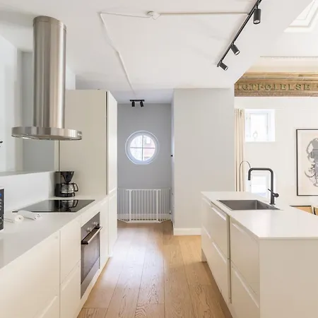 Unique 3 Bedroom In Vibrant Frederiksberg Daire Kopenhag