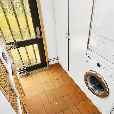 Villa Family House With 3 Bedrooms, Garden & Free Parking *