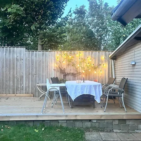 Family House With 3 Bedrooms, Garden & Free Parking