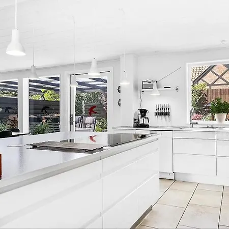 Family House With 3 Bedrooms, Garden & Free Parking Villa Copenhagen