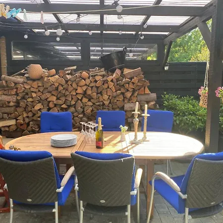 Family House With 3 Bedrooms, Garden & Free Parking Villa *