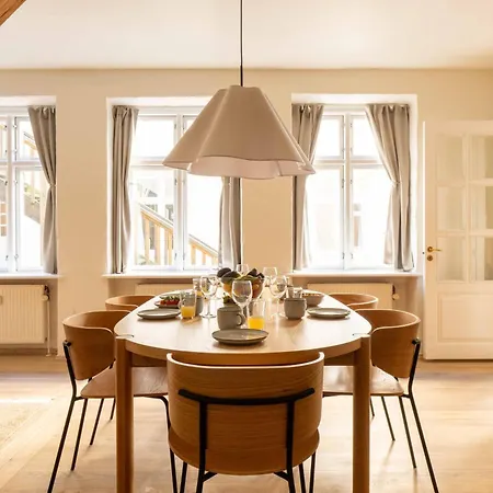 Cozy And Contemporary Ground Floor Retreat Apartment *