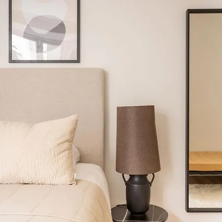 Sanders Noble - Fantastic 4-bdr In The Capital Apartment Kopenhagen
