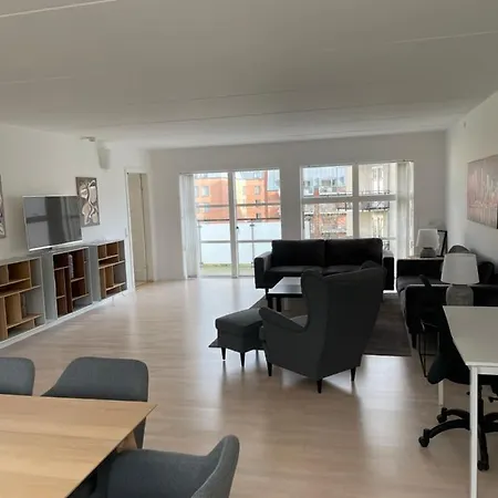 Lux Apartment, 2 Full Bathrooms, 4th