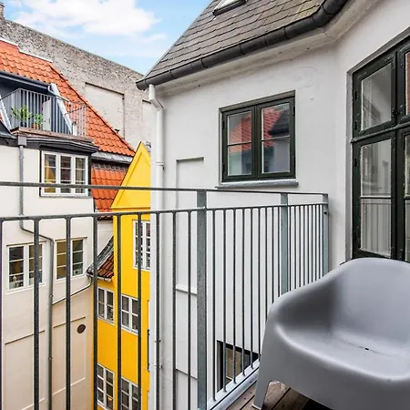 Sanders Regent - Chic Three-bedroom Near Square Appartamento