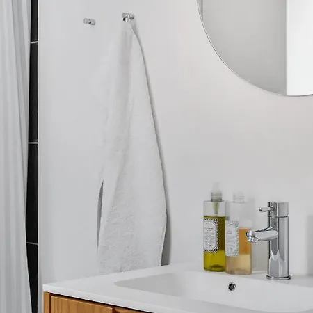 Sanders Regent - Chic Three-bedroom Near Square Appartamento