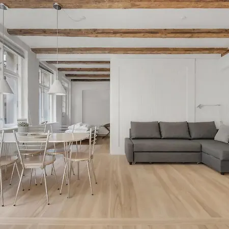 Apartmán City With Cosy Backyard In Vibrant Area *