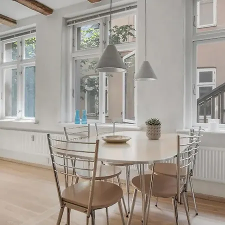 Apartmán City With Cosy Backyard In Vibrant Area *
