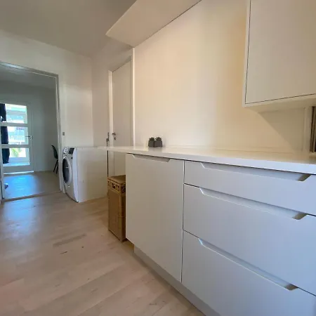 Appartement With Balcony, Free Parking W Elevator *