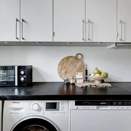 Sanders Stage - Chic Three-bedroom Near Nyhavn Апартаменты *