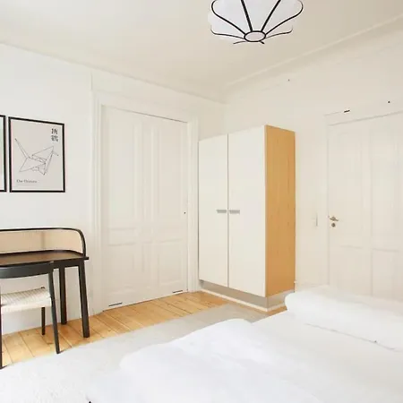 Large & Bright 3br W Whirlpool Near Metro Lejlighed