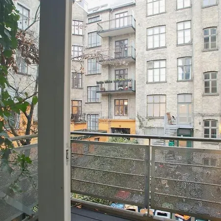 Lejlighed Large & Bright 3br W Whirlpool Near Metro København