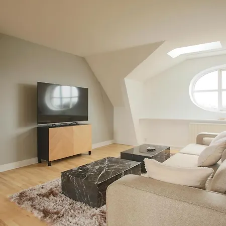 Unique 5 Bedroom W Exposed Beams In Apartmán Kodaň