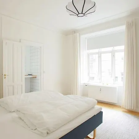 Large & Bright 3br W Whirlpool Near Metro Lejlighed